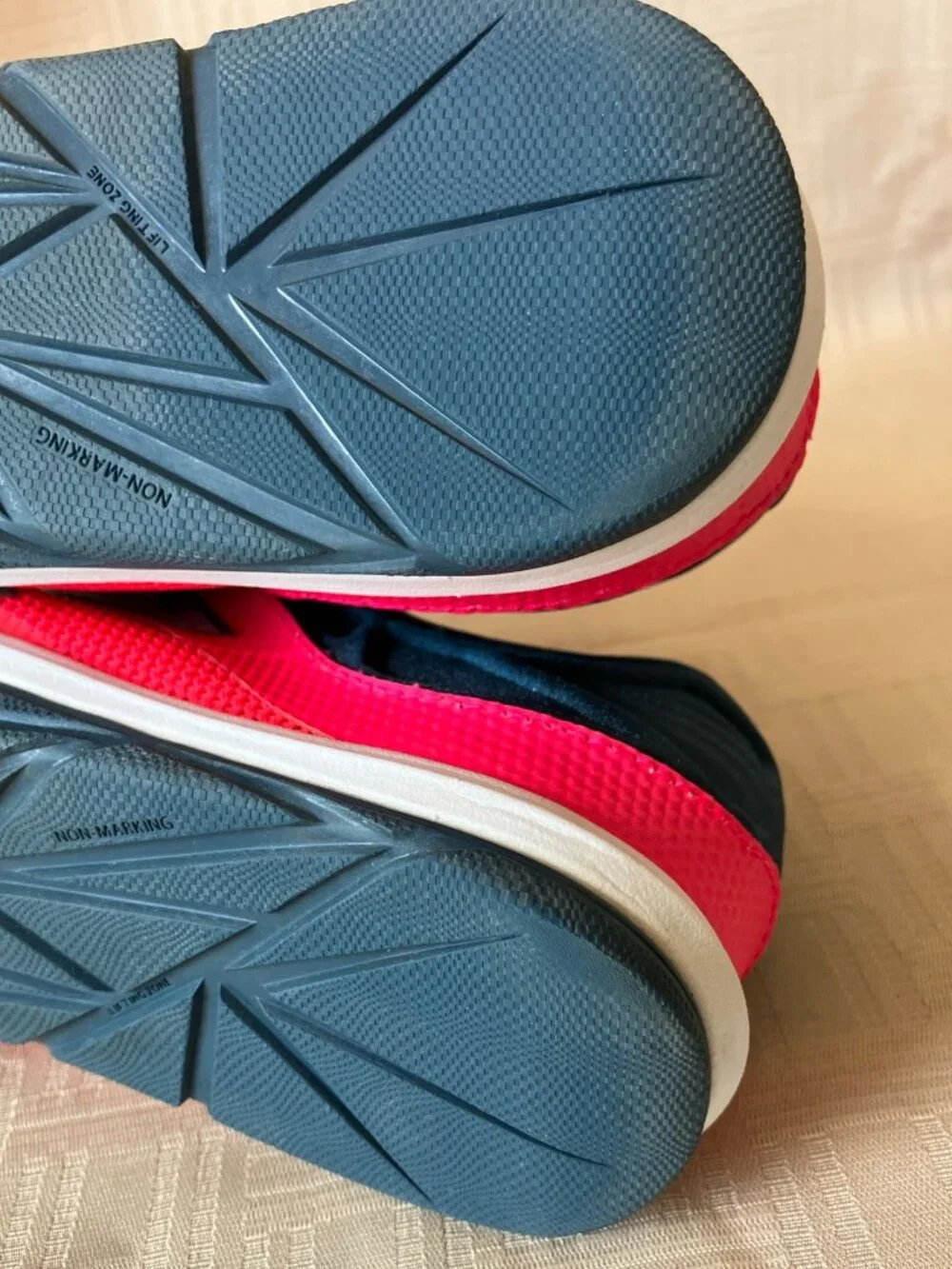 Rare Sample Shoes New Balance Minimus Women's Size 7 Vibrant Pink / Navy